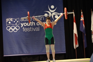 Szűcs Petra (69 kg) szakítás gyakorlata
